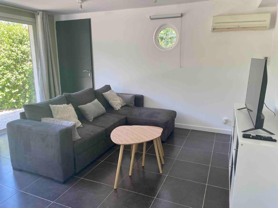 Appartement 2-4 Pers. Piscine, Entre Aix Et Cassis La Destrousse Bagian luar foto